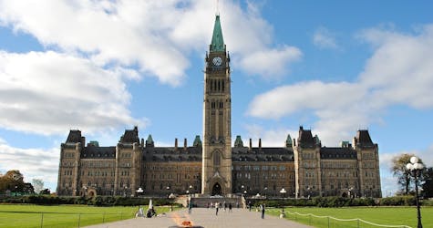 Passeio turístico de ônibus turístico de 90 minutos ‘Descubra o Capitólio’ em Ottawa